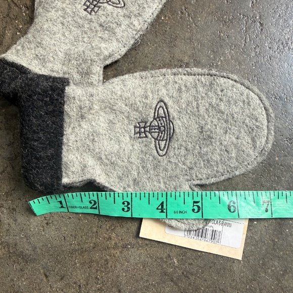 Brand New Vivienne Westwood Wool Children Mittens - Picture 5 of 7